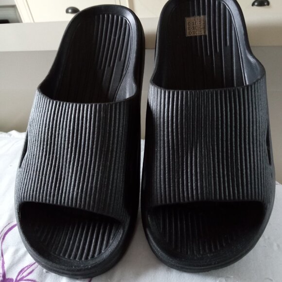 Pool shoes - Picture 3 of 3